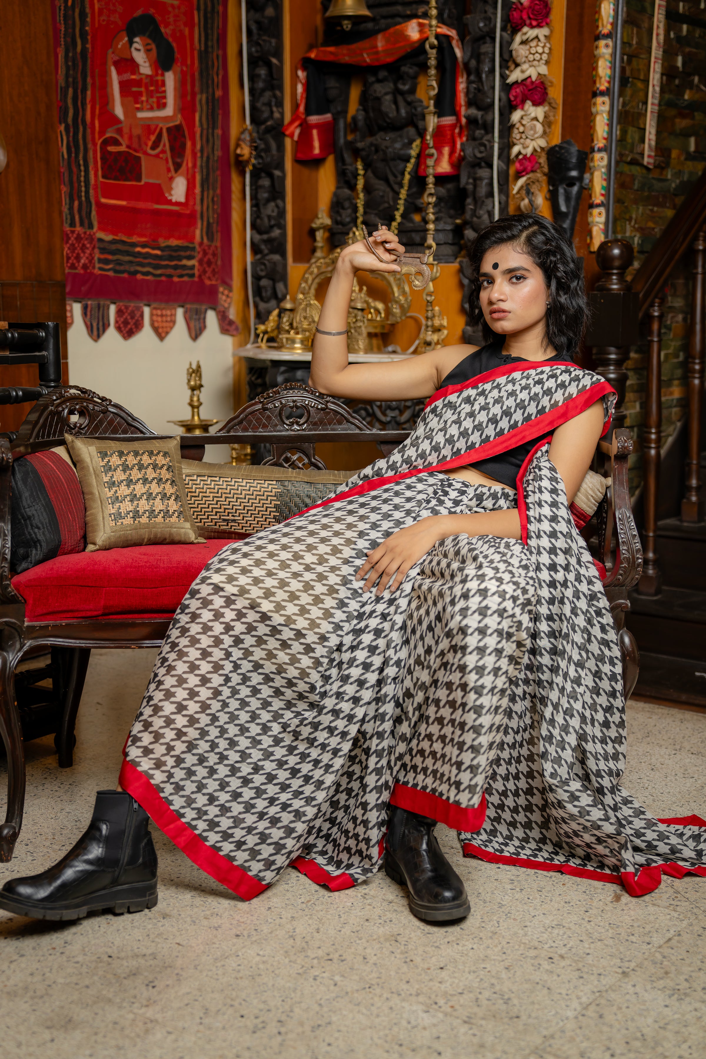 HOUNDSTOOTH MAGIC