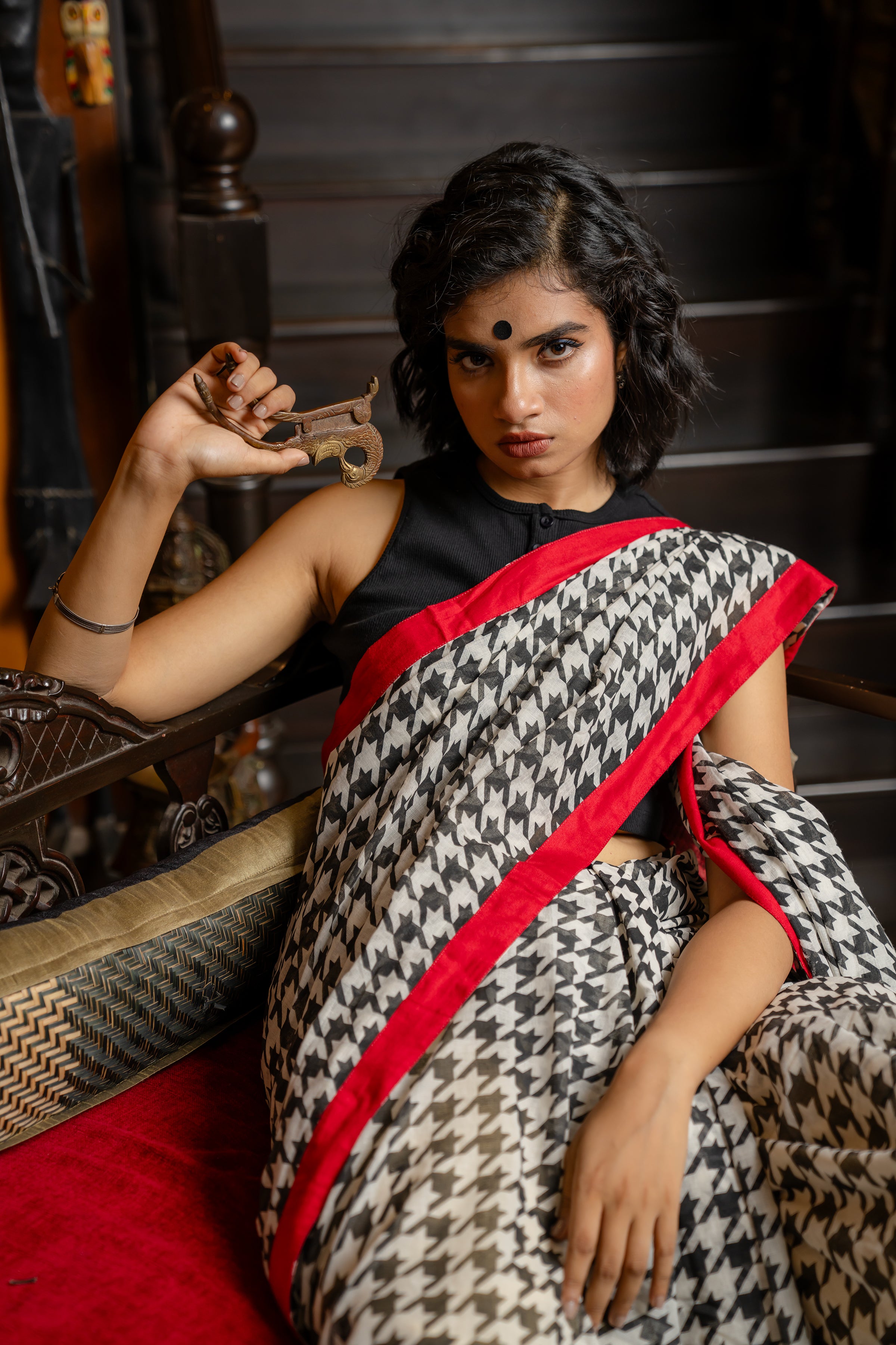 HOUNDSTOOTH MAGIC