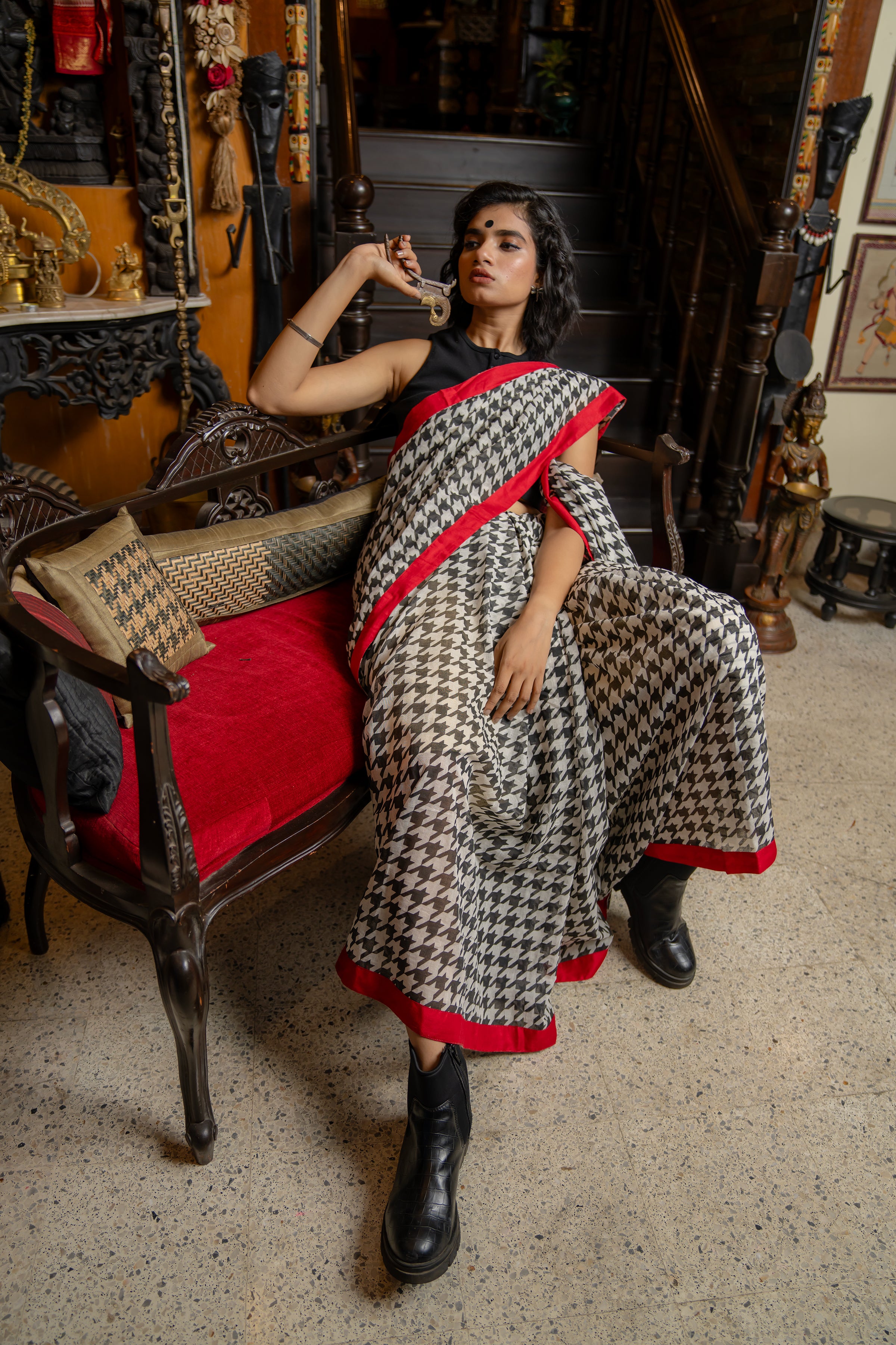 HOUNDSTOOTH MAGIC