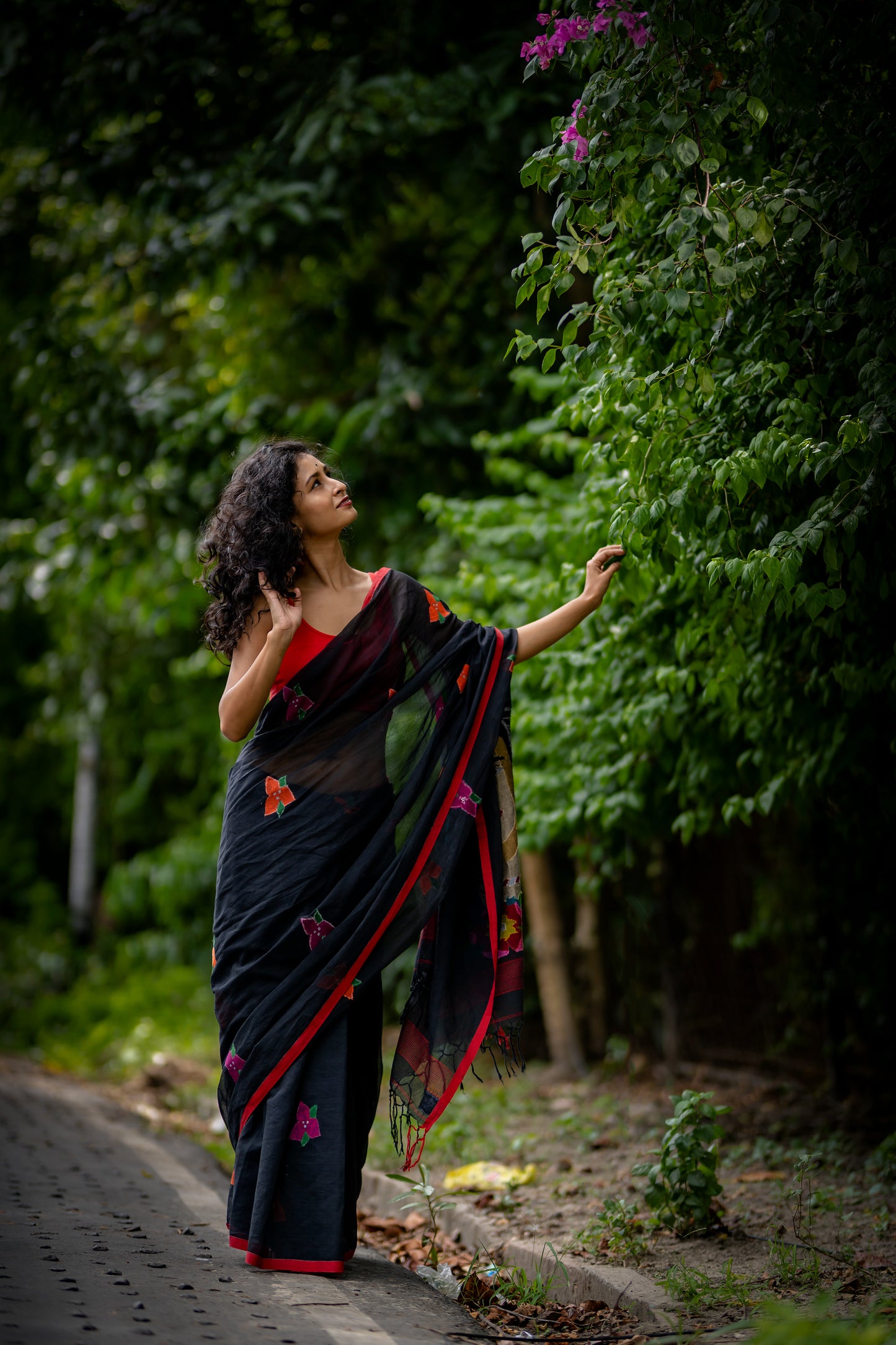 FRIDA IN BOUGAINVILLE GARDEN BLACK SAREE