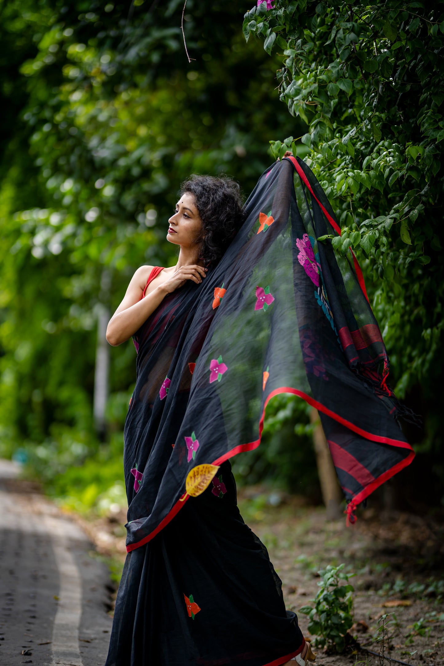 FRIDA IN BOUGAINVILLE GARDEN BLACK SAREE