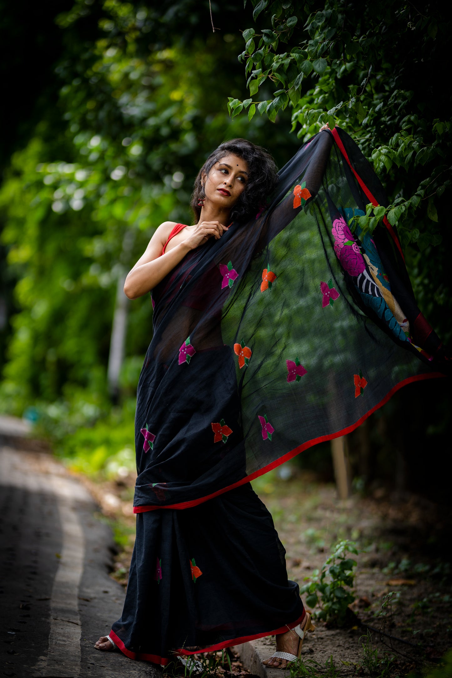 FRIDA IN BOUGAINVILLE GARDEN BLACK SAREE