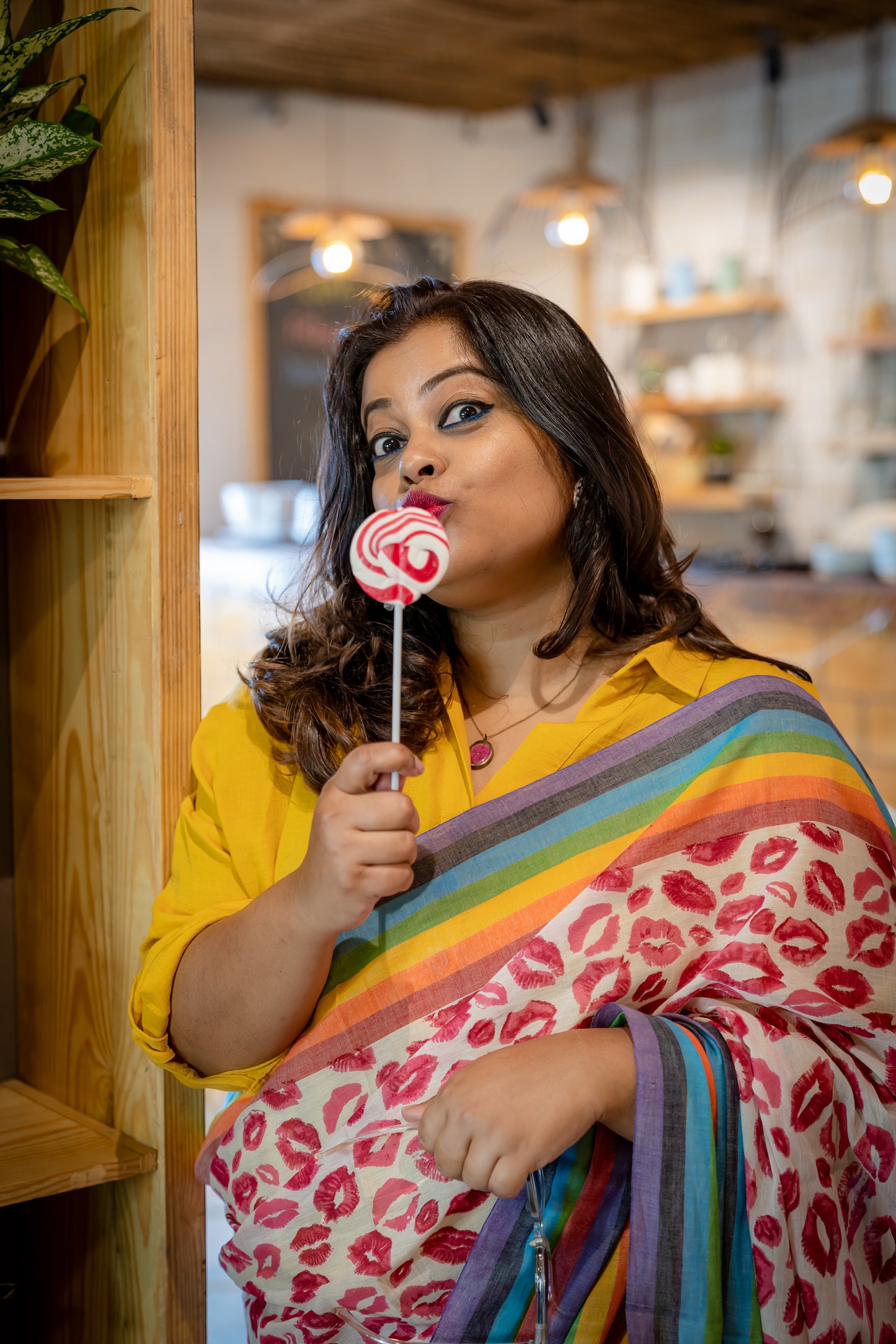 POUT PRETTY RAINBOW - RED