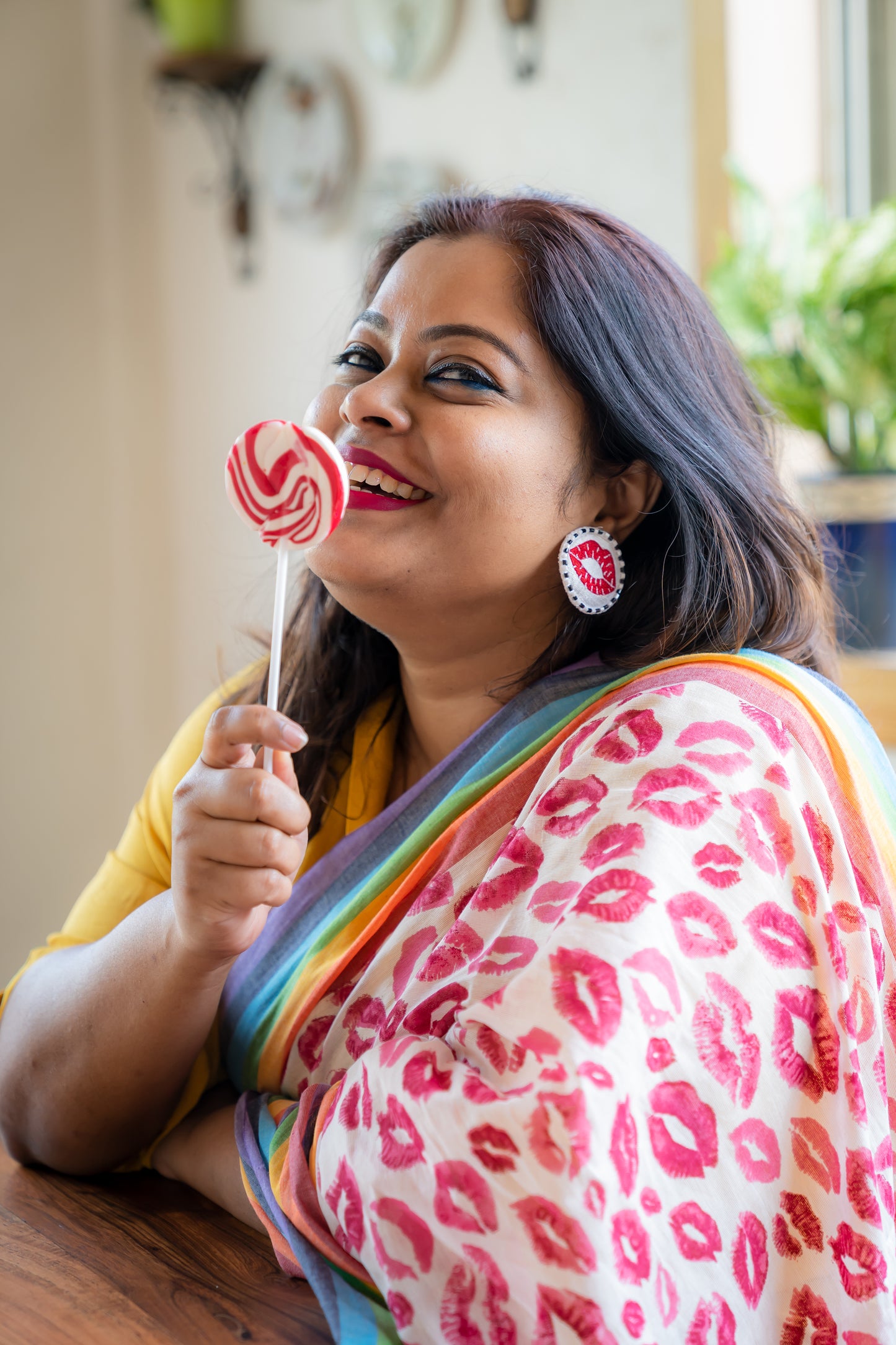 POUT PRETTY RAINBOW - RED