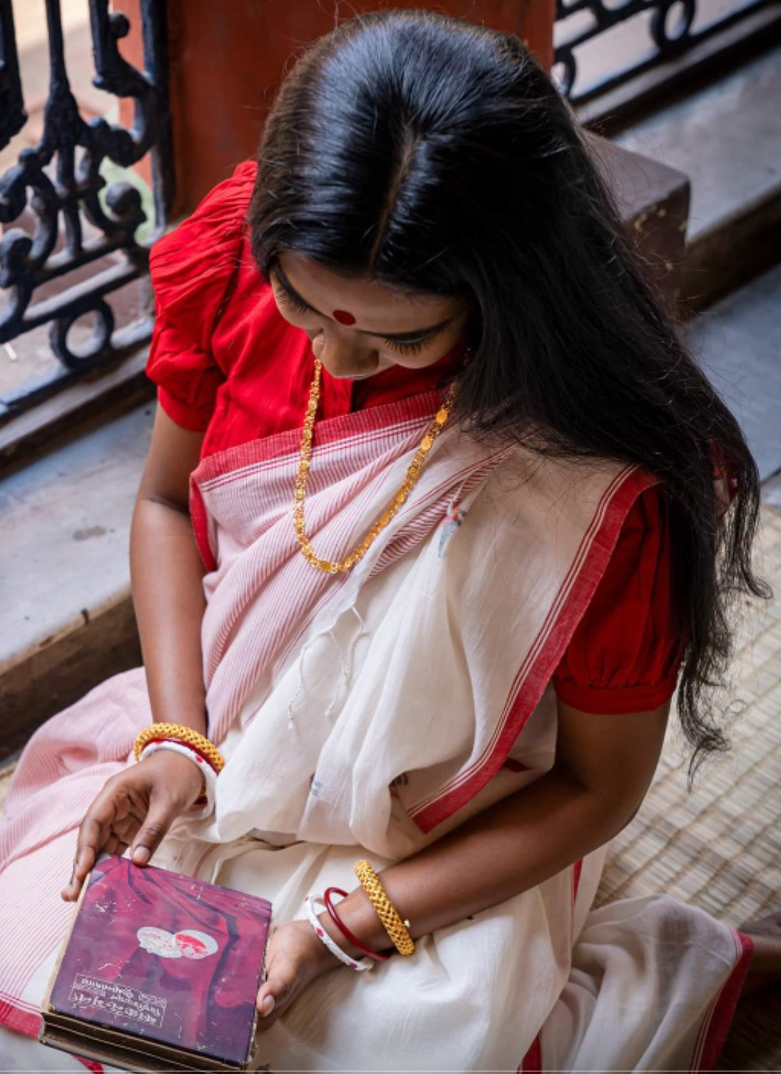 JOKHON TOKHON - TIMELESS RED